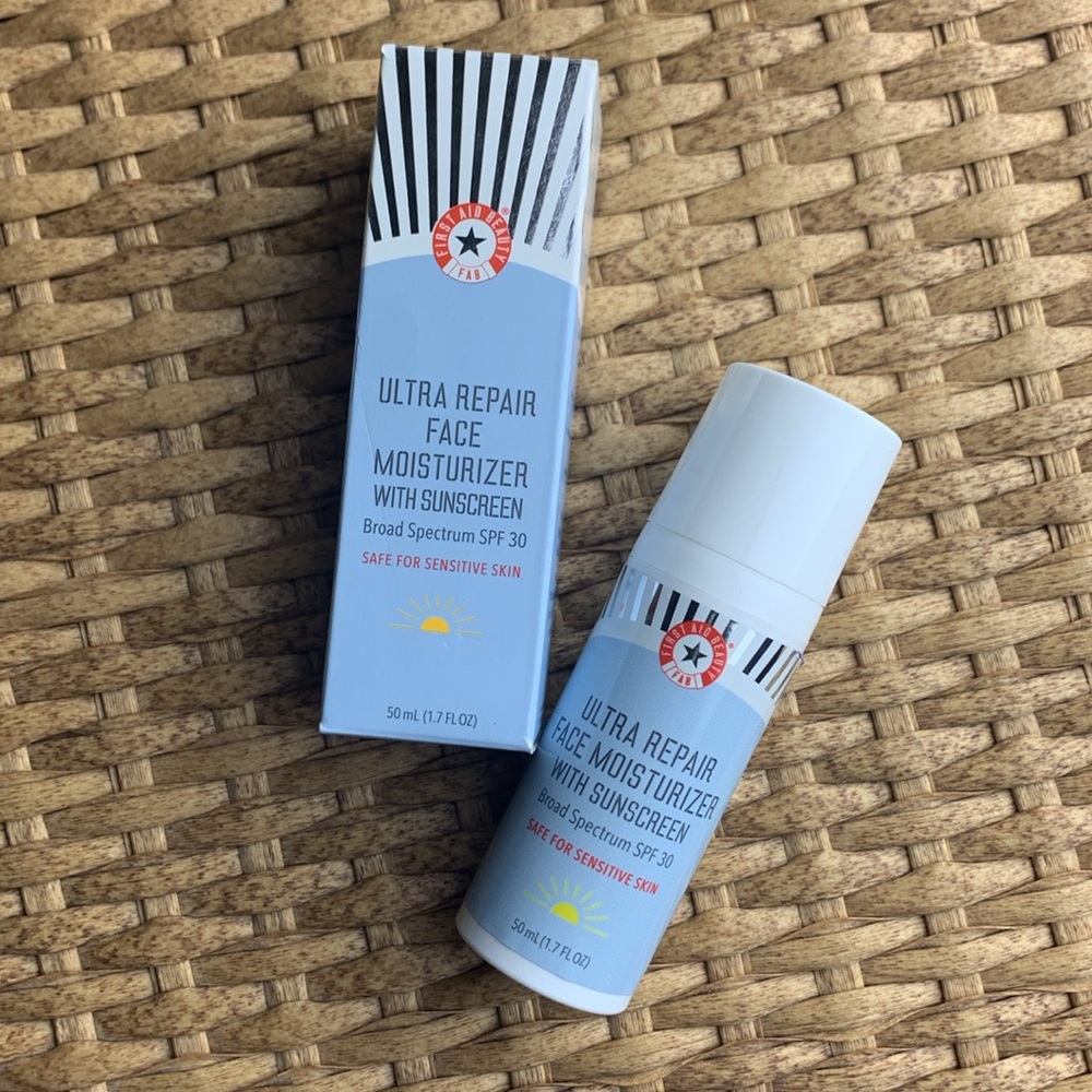 First Aid Beauty ULTRA REPAIR FACE MOISTURIZER SPF 30